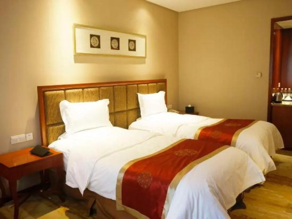 Bed in Yangzhou Hentique Huijin Resort Hotel