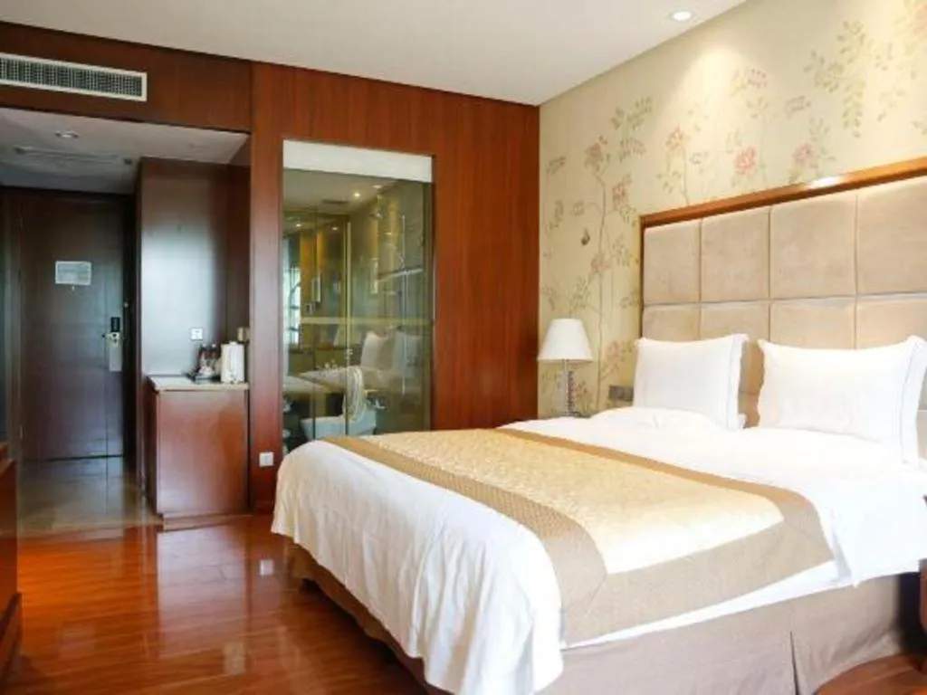 Bed in Yangzhou Hentique Huijin Resort Hotel