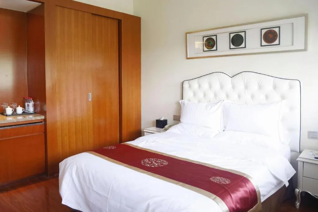 Bed in Yangzhou Hentique Huijin Resort Hotel