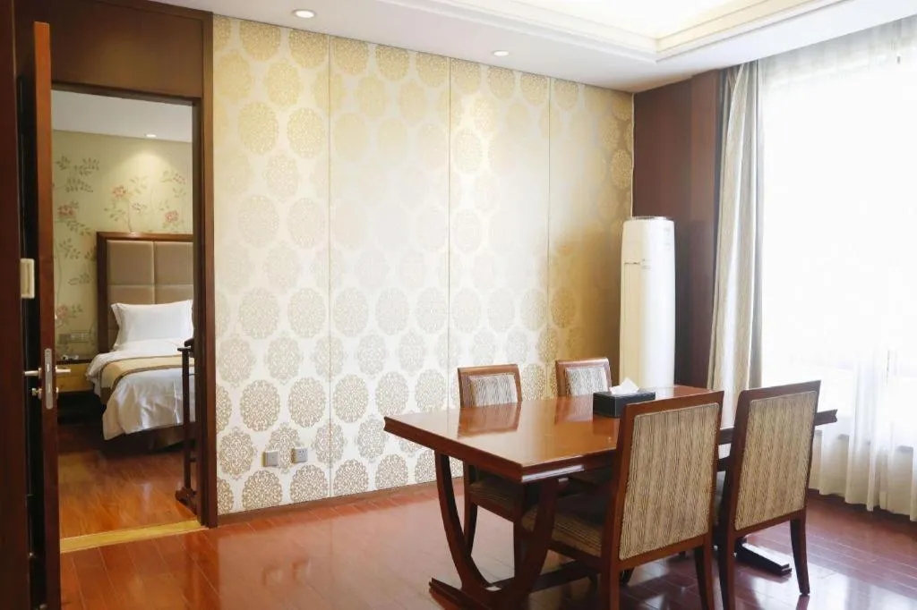 Bed in Yangzhou Hentique Huijin Resort Hotel