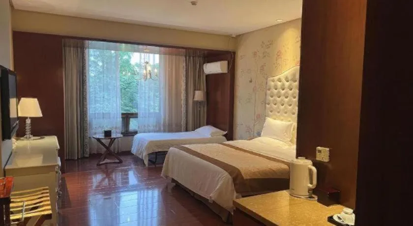 Bed in Yangzhou Hentique Huijin Resort Hotel