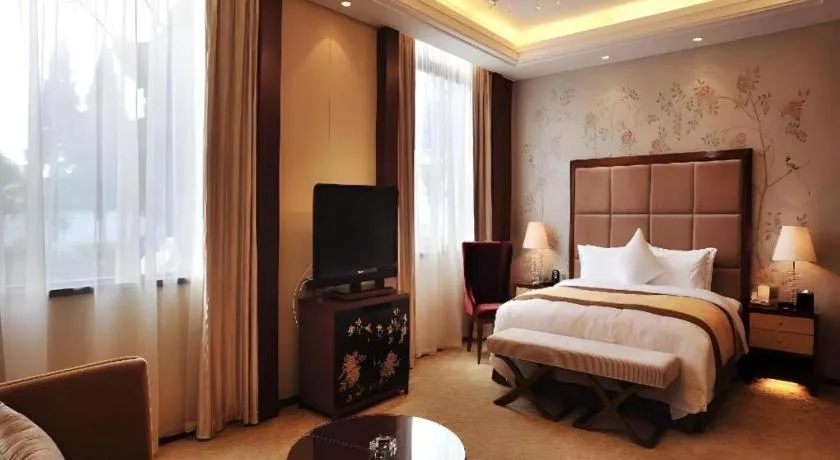 Bed in Yangzhou Hentique Huijin Resort Hotel