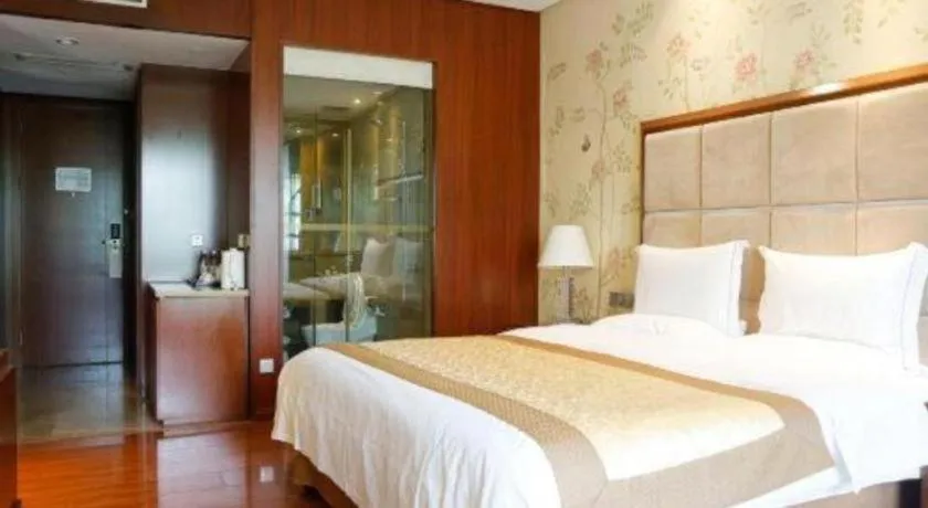 Bed in Yangzhou Hentique Huijin Resort Hotel