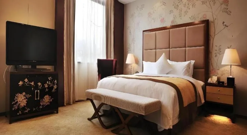 Bed in Yangzhou Hentique Huijin Resort Hotel