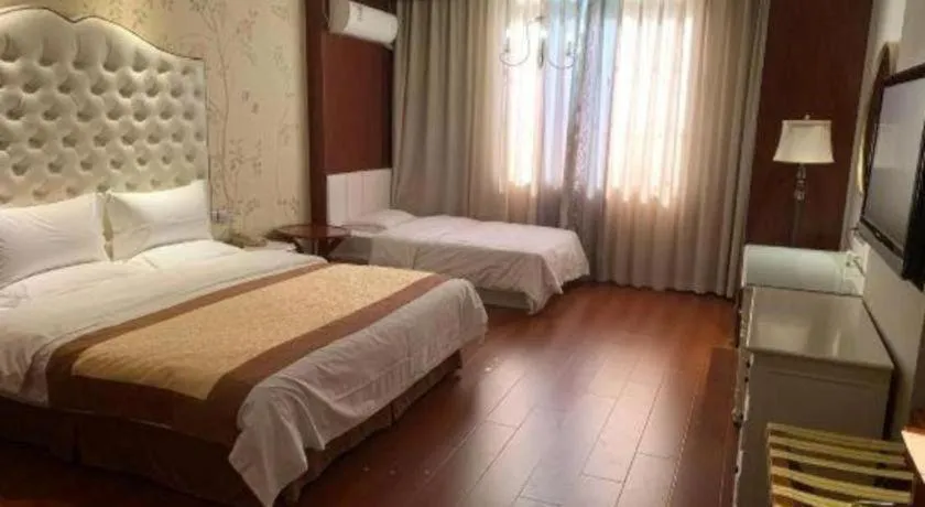 Bed in Yangzhou Hentique Huijin Resort Hotel