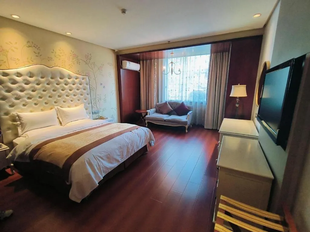 Bed in Yangzhou Hentique Huijin Resort Hotel