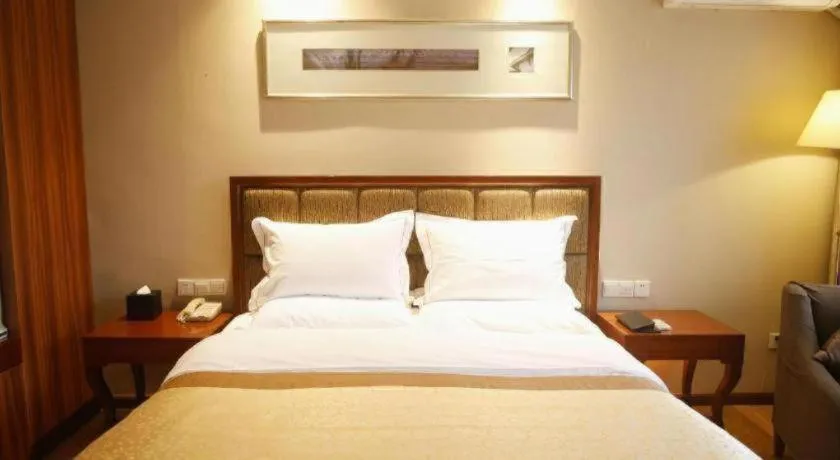 Bed in Yangzhou Hentique Huijin Resort Hotel