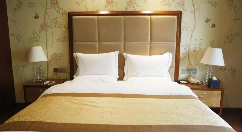 Bed in Yangzhou Hentique Huijin Resort Hotel