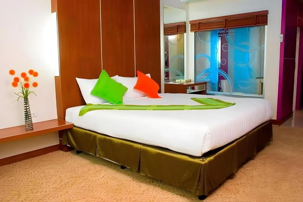 Bed in V-One Hotel Korat