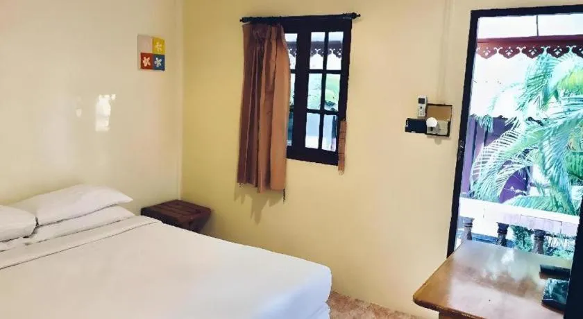 Bed in Phangan Cabana Resort