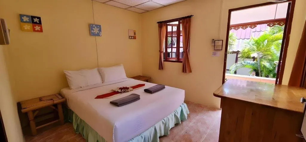 Bed in Phangan Cabana Resort