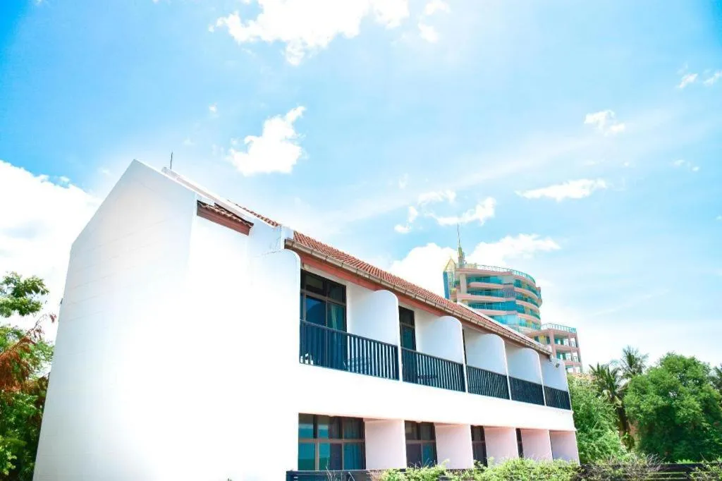 Sea Memories White Sand Beach Hotel