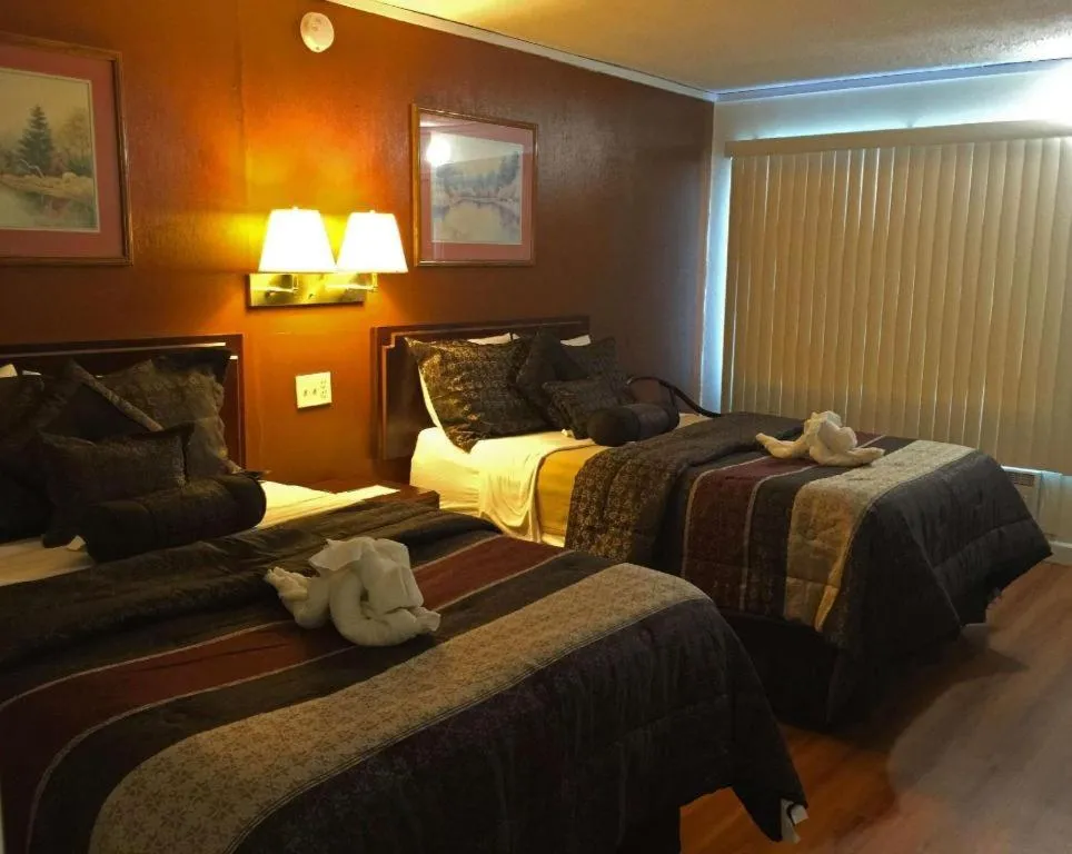 Bed in Americas Best Value Inn & Suites Macon at Sunset Dr