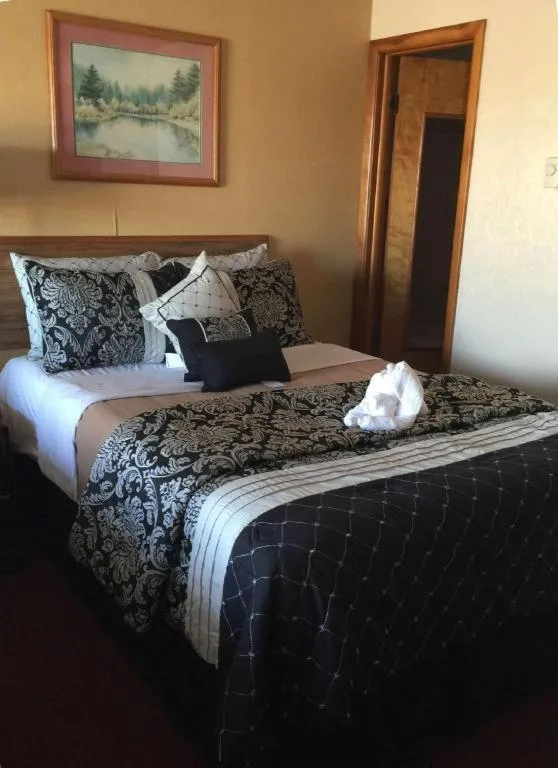 Bed in Americas Best Value Inn & Suites Macon at Sunset Dr