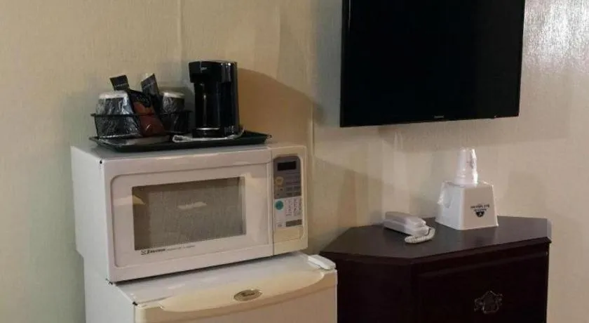 Americas Best Value Inn & Suites Macon at Sunset Dr