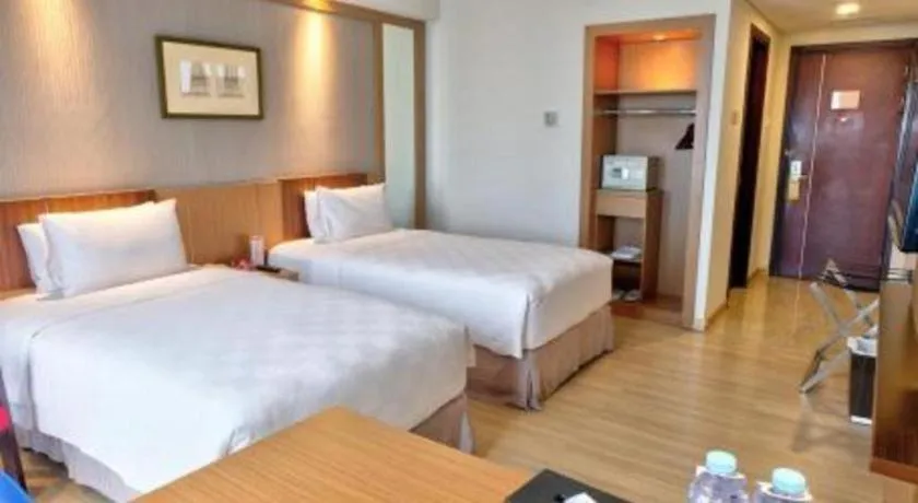 Bed in CLARO Makassar Hotel & Convention