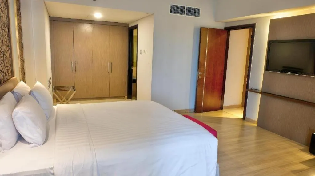 Bed in CLARO Makassar Hotel & Convention