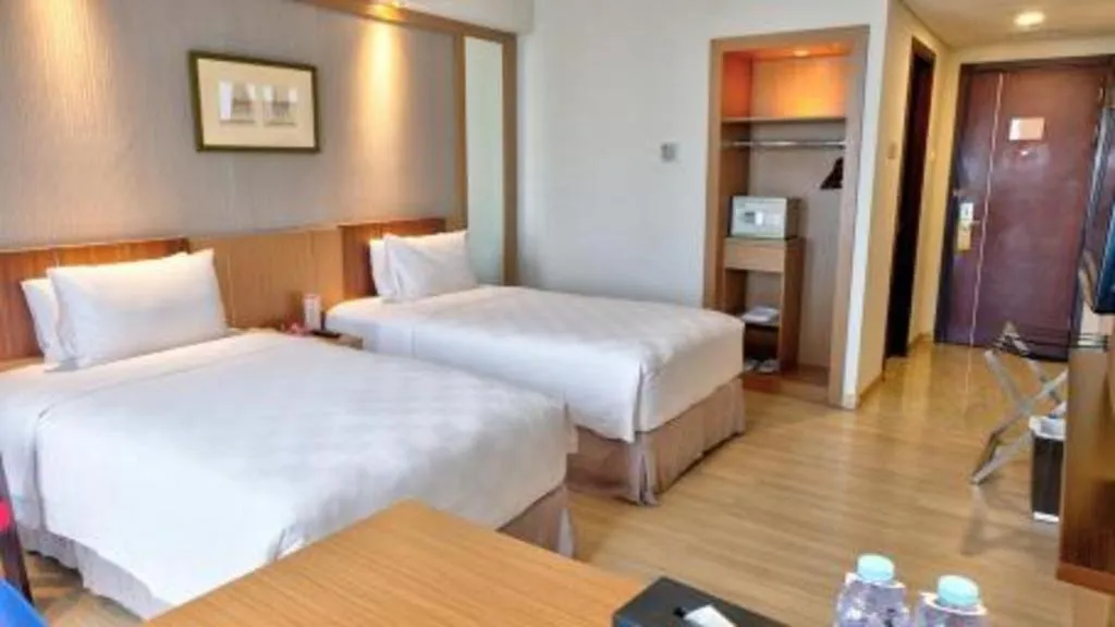 Bed in CLARO Makassar Hotel & Convention