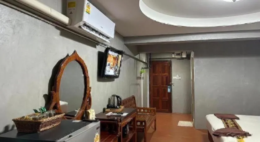 Bed in Jirawan Hotel