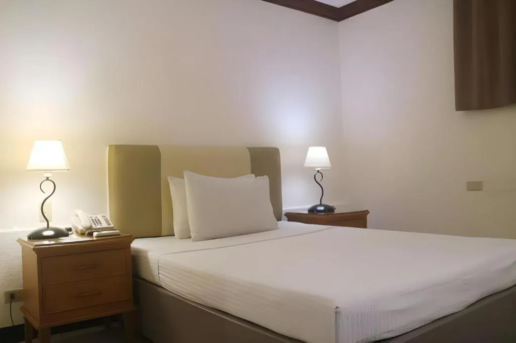 Bed in Las Palmas Hotel de Manila