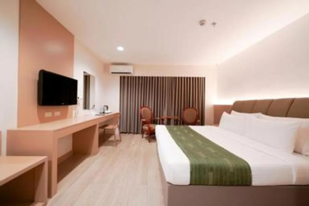 Bed in Las Palmas Hotel de Manila