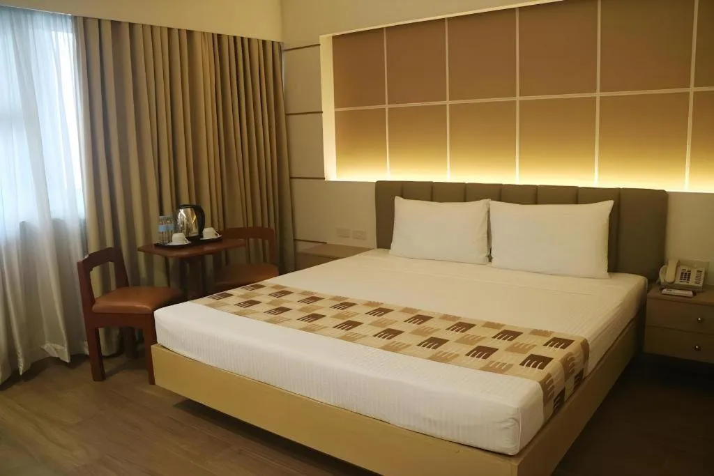 Bed in Las Palmas Hotel de Manila