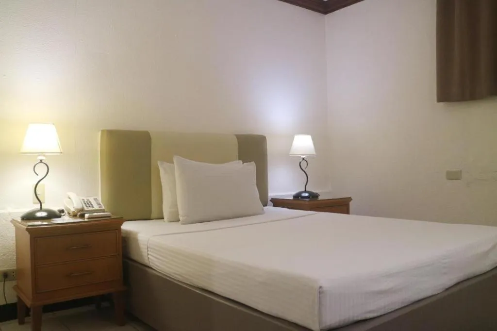 Bed in Las Palmas Hotel de Manila