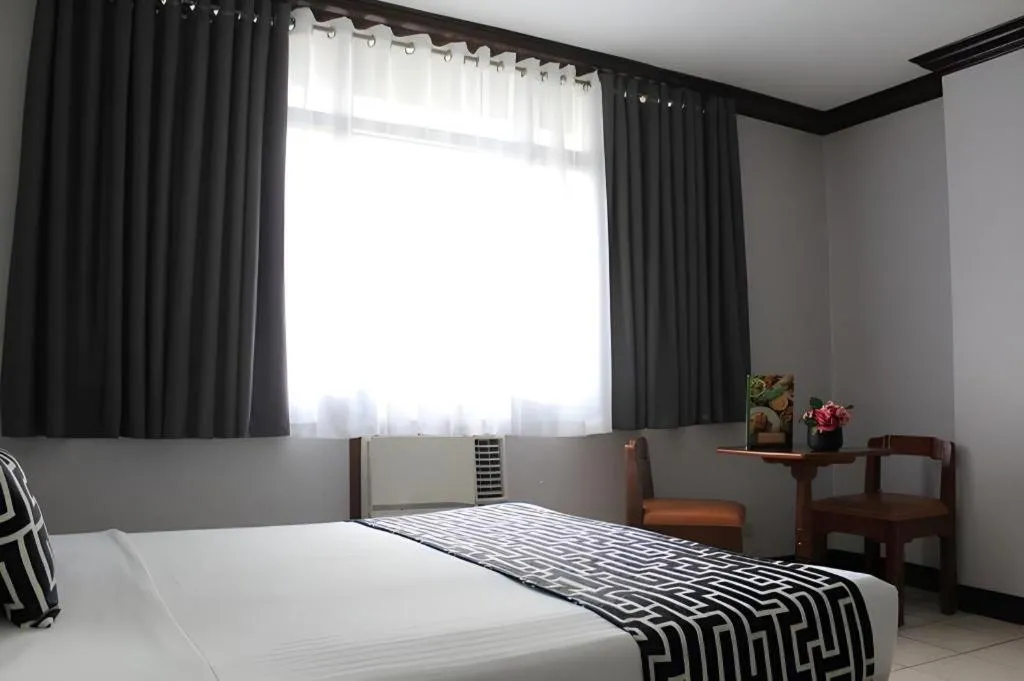 Bed in Las Palmas Hotel de Manila