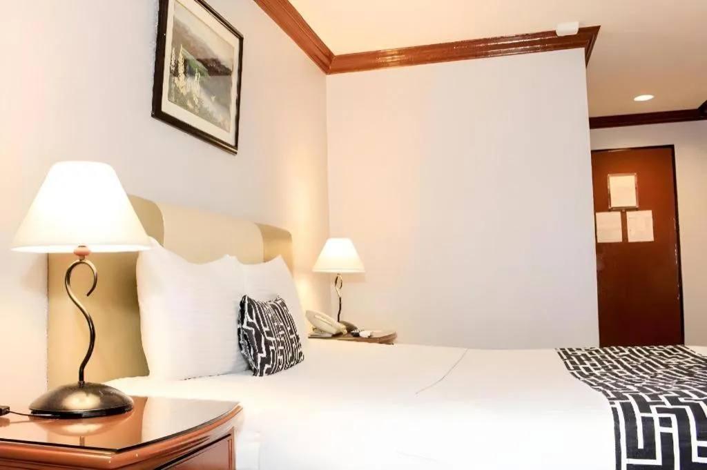 Bed in Las Palmas Hotel de Manila