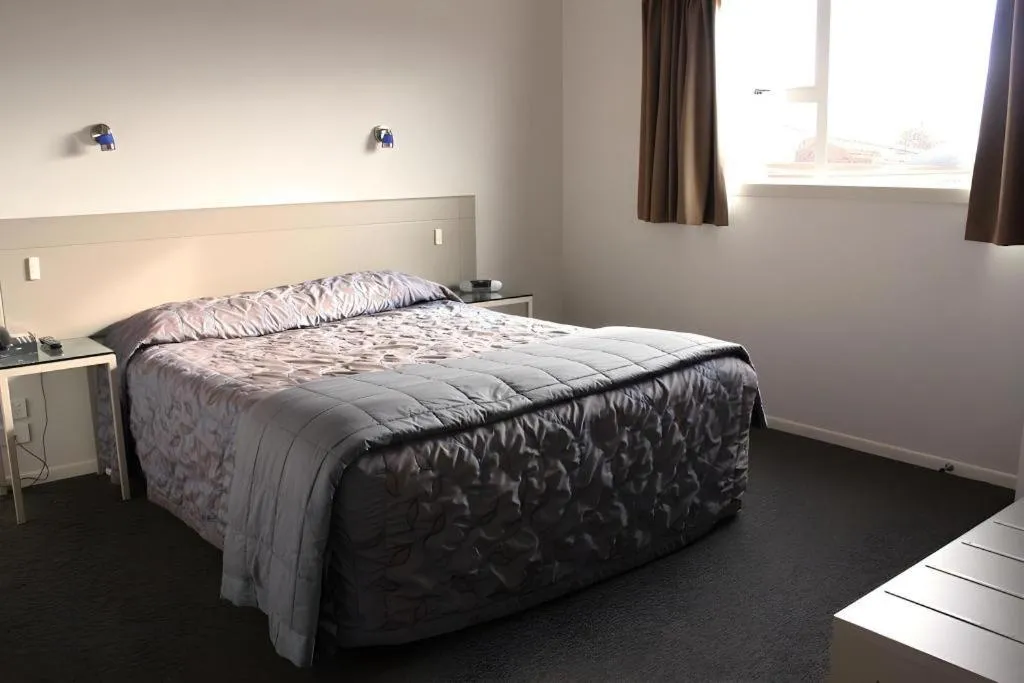 Bed in Hawera Central Motor Lodge
