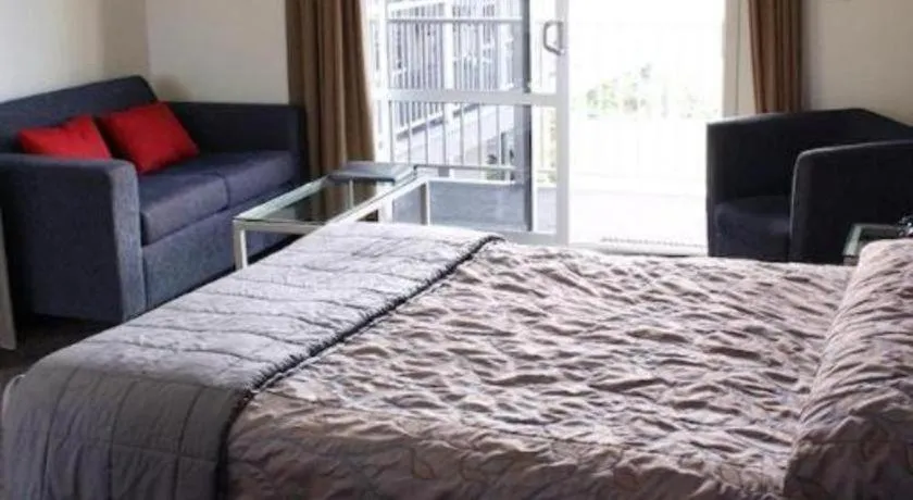 Bed in Hawera Central Motor Lodge