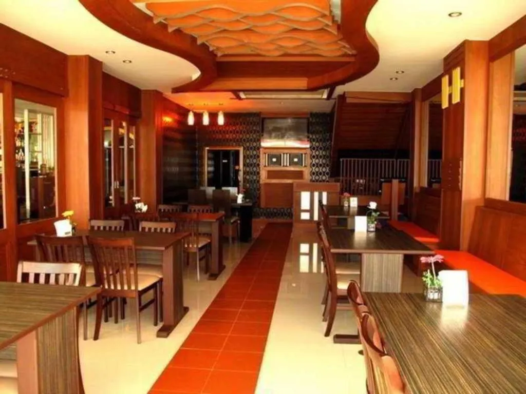 Triple Rund Place Hotel