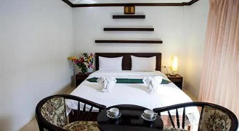 Bed in Triple Rund Place Hotel