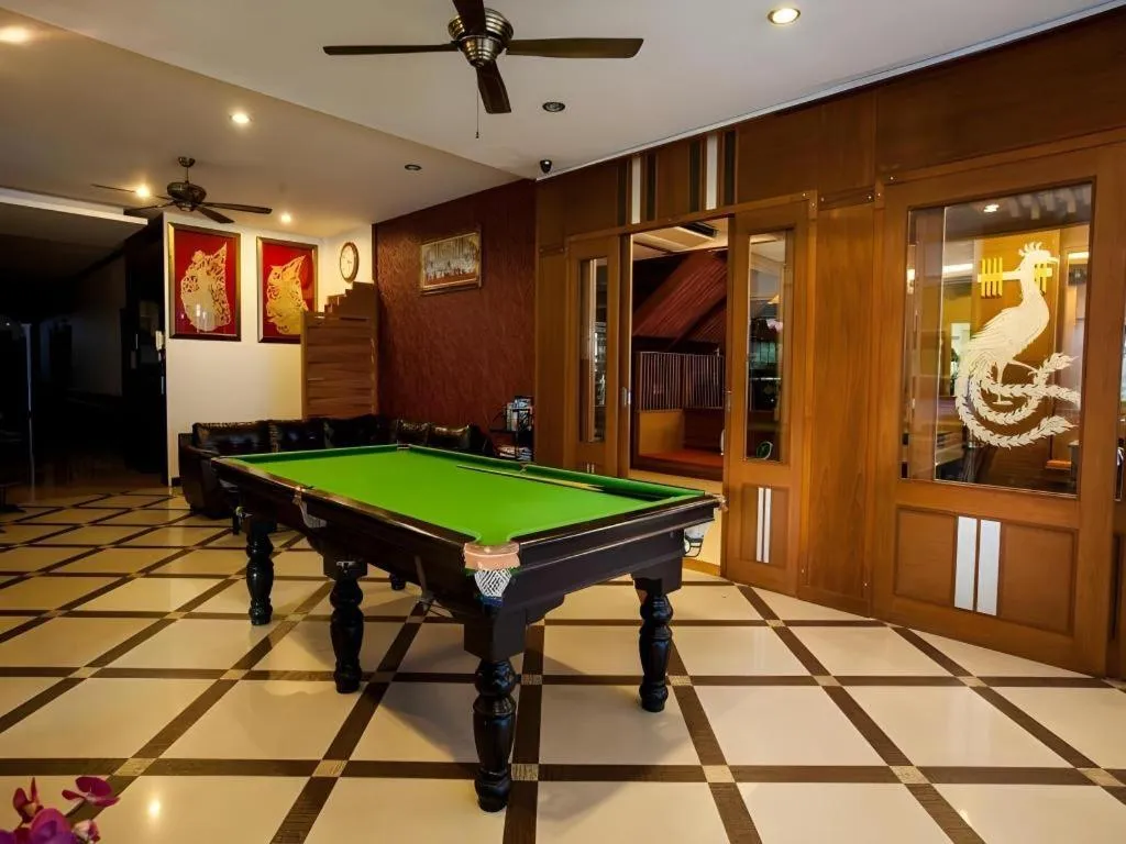 Triple Rund Place Hotel