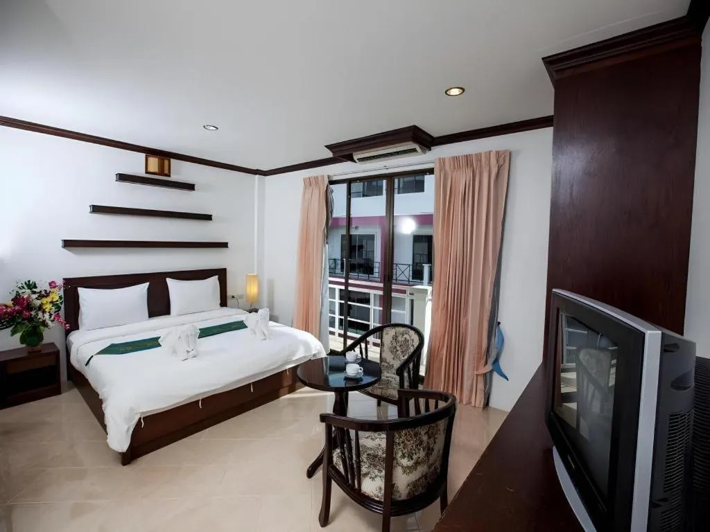 Bed in Triple Rund Place Hotel