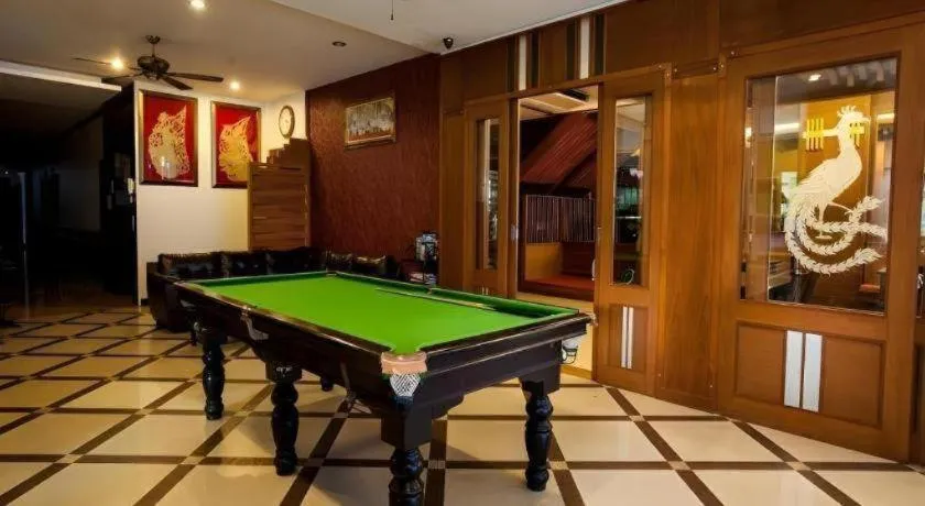 Triple Rund Place Hotel