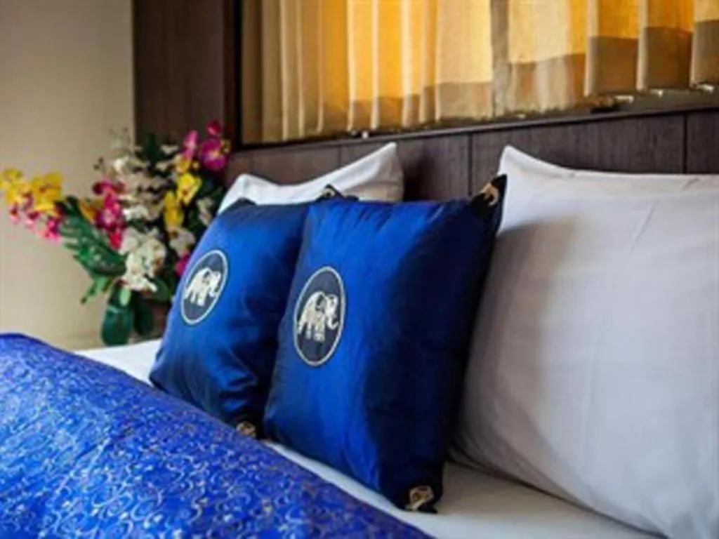 Bed in Triple Rund Place Hotel