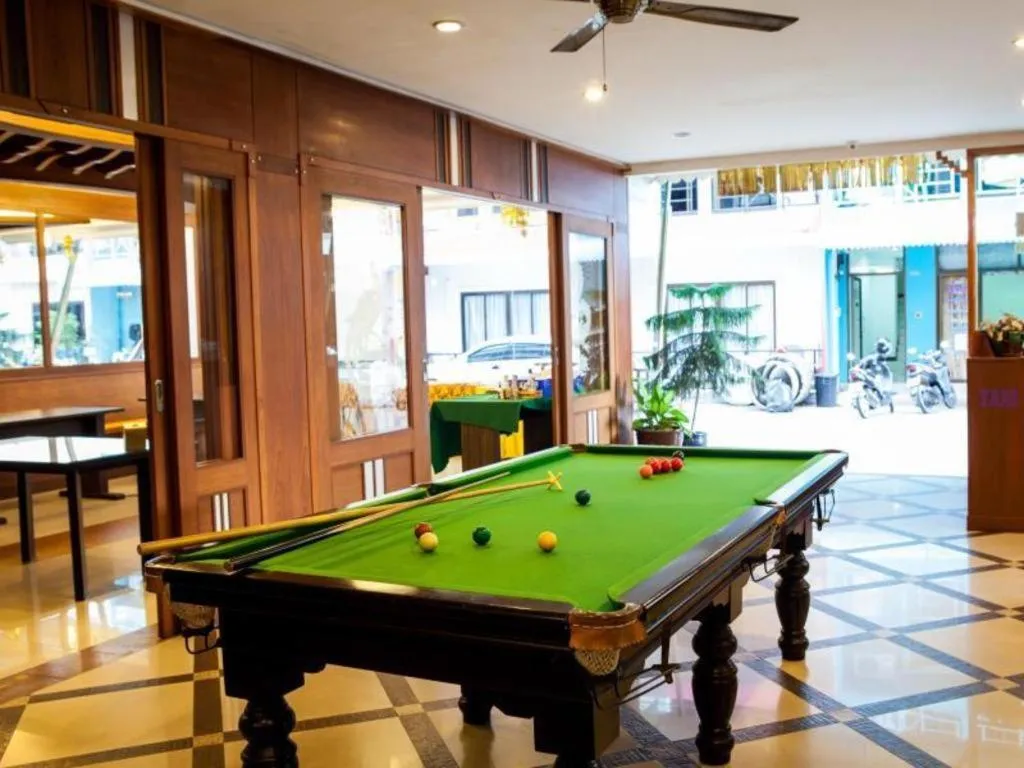 Triple Rund Place Hotel