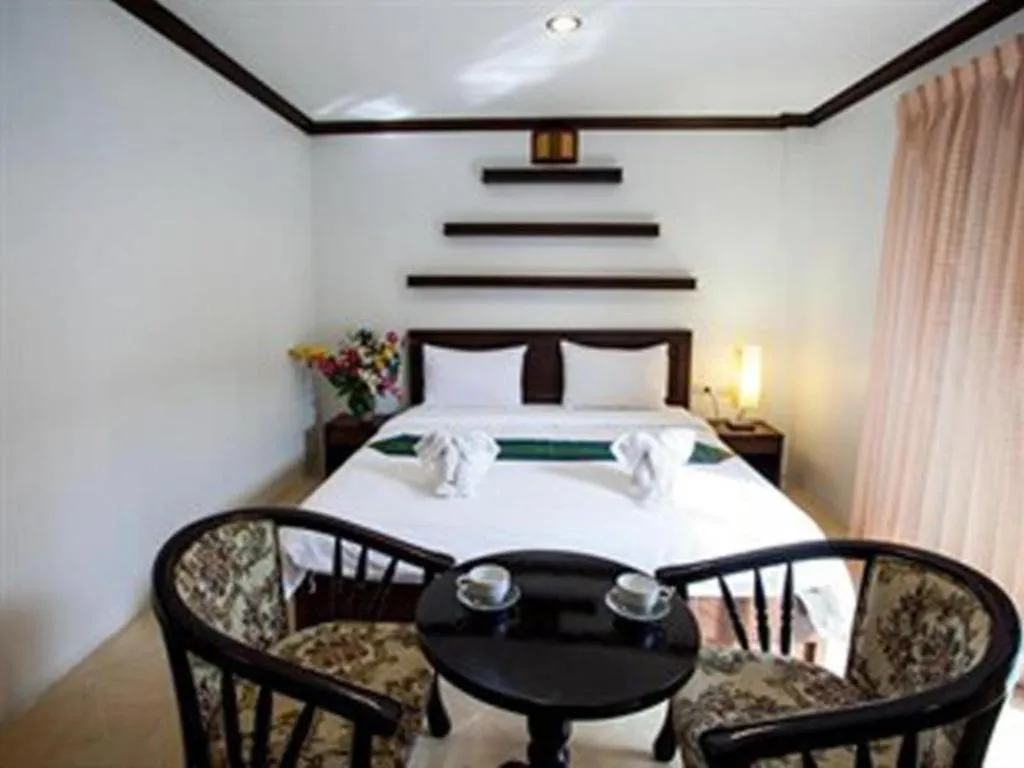 Bed in Triple Rund Place Hotel