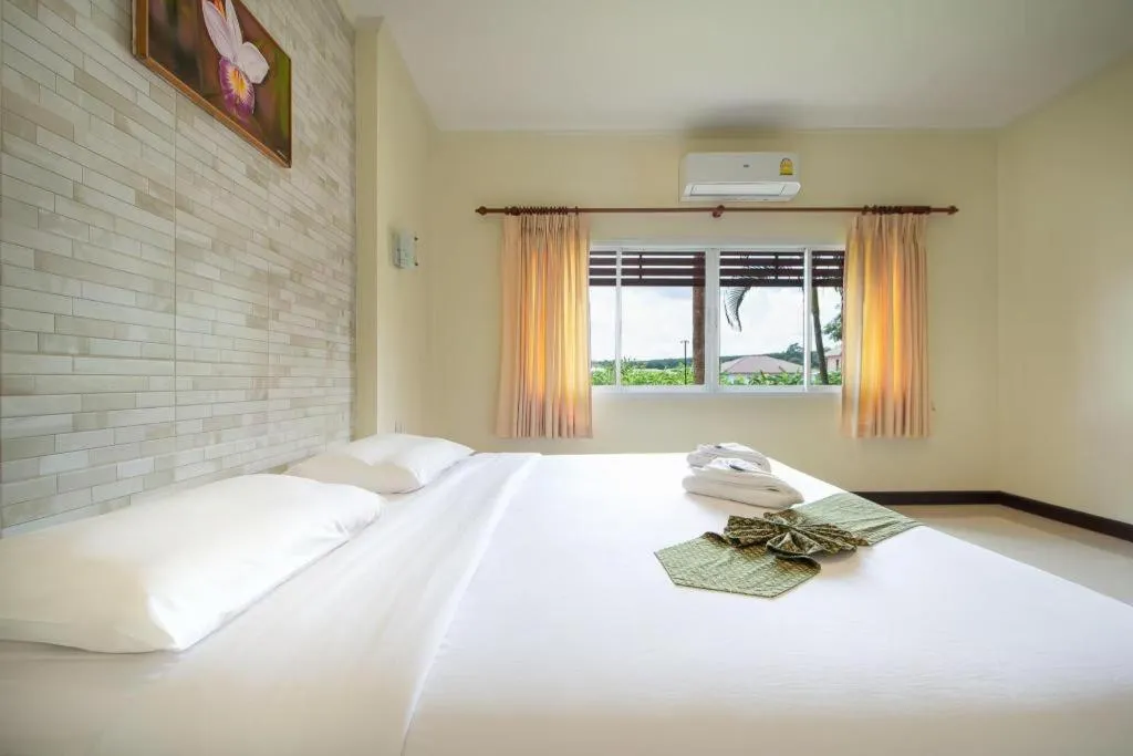 Bed in Kaew Samui Resort