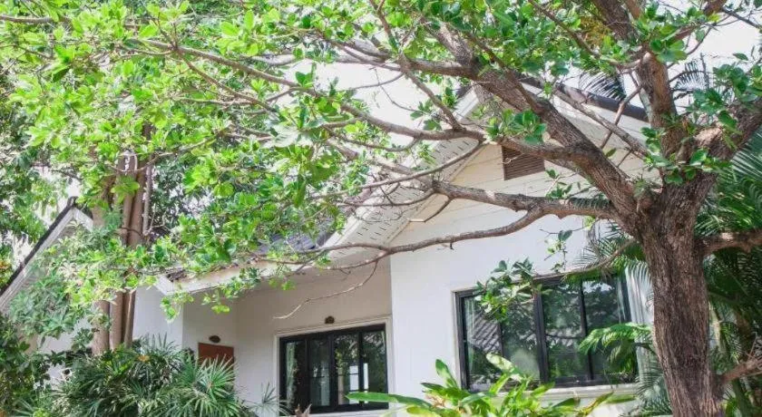 Chayada Garden House and Resort Hotel