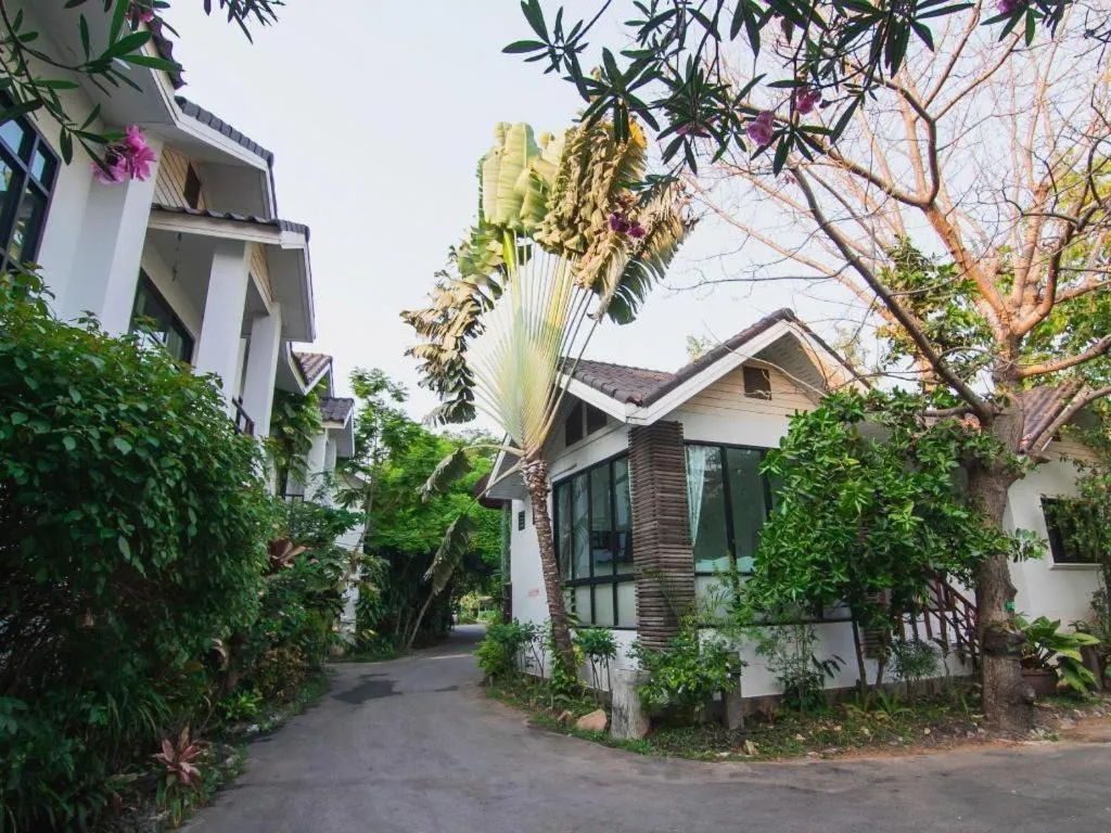 Chayada Garden House and Resort Hotel