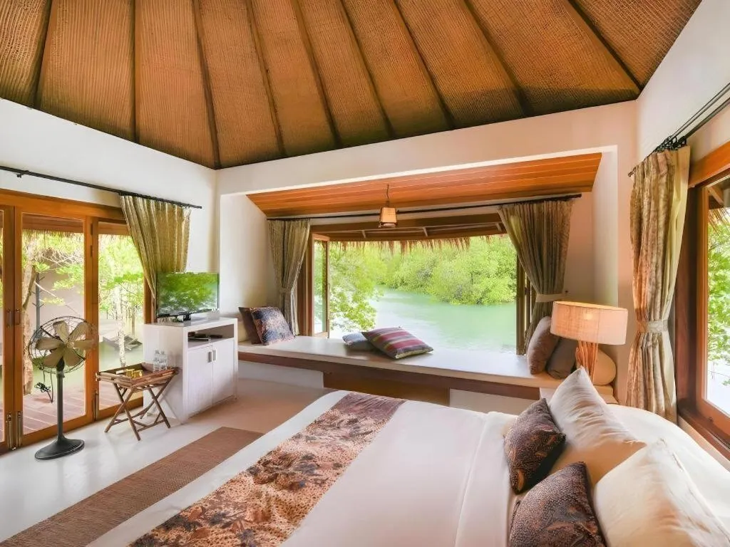 Bed in The Blue Sky Resort@ Koh Payam