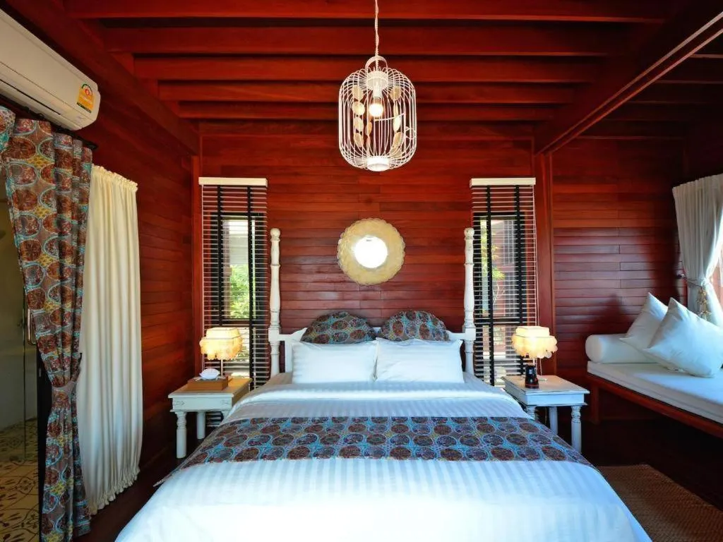 Bed in The Blue Sky Resort@ Koh Payam