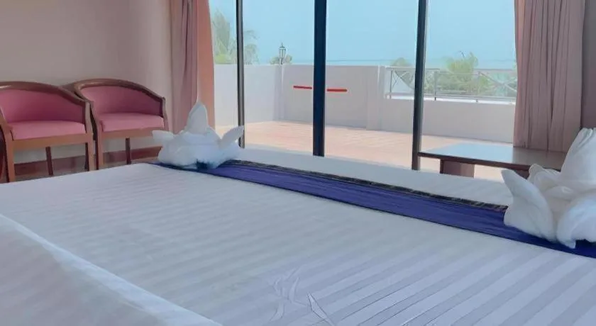 Bed in Supar Royal Beach Hotel
