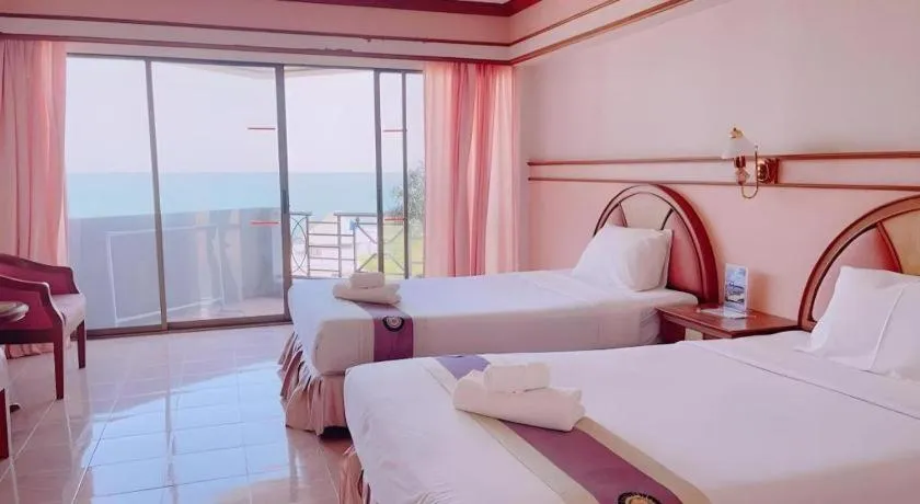Bed in Supar Royal Beach Hotel