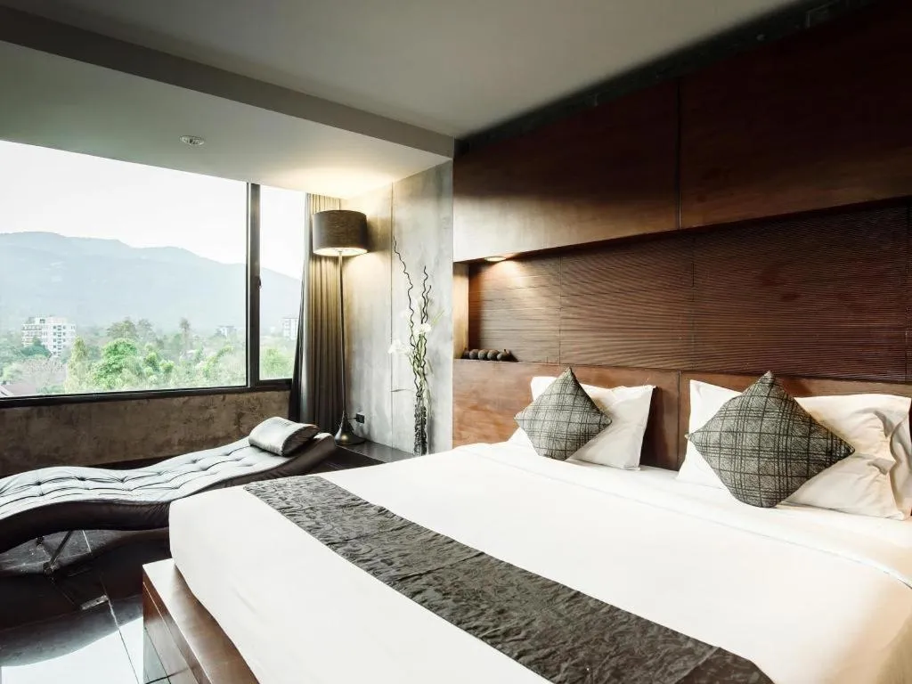 Bed in B2 Black Business and Budget Hotel