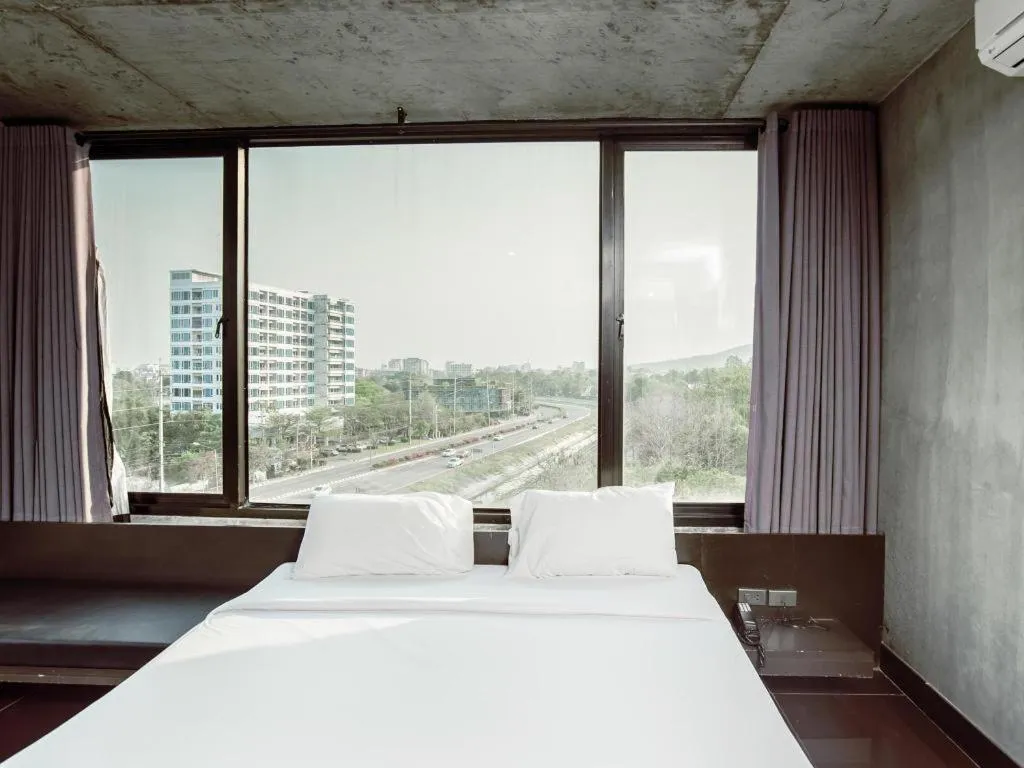 Bed in B2 Black Business and Budget Hotel