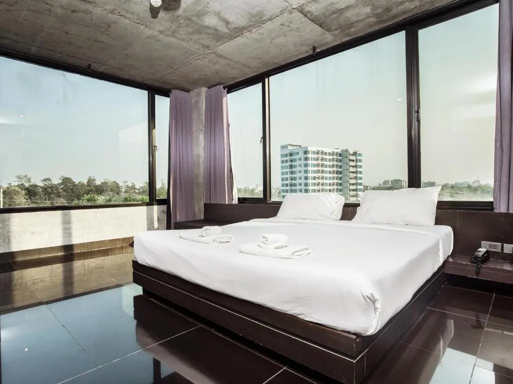 Bed in B2 Black Business and Budget Hotel