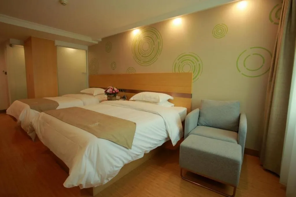 Bed in GreenTree Inn Suites HongQiao Airport Branch